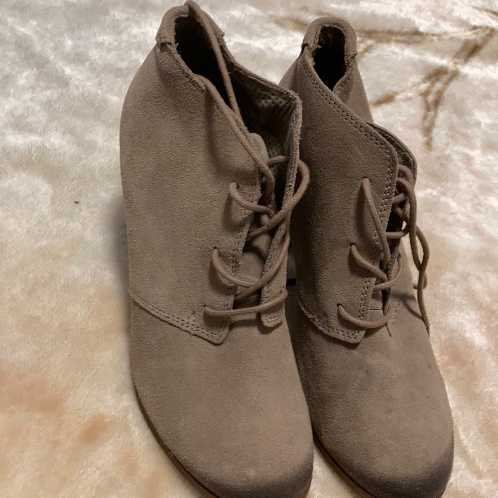 Toms booties suede size 9.5